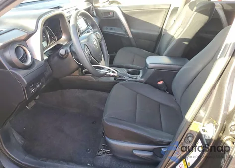 2015 Toyota Rav4 Le z USA, uszkodzony, nr VIN JTMZFREV7FJ044997